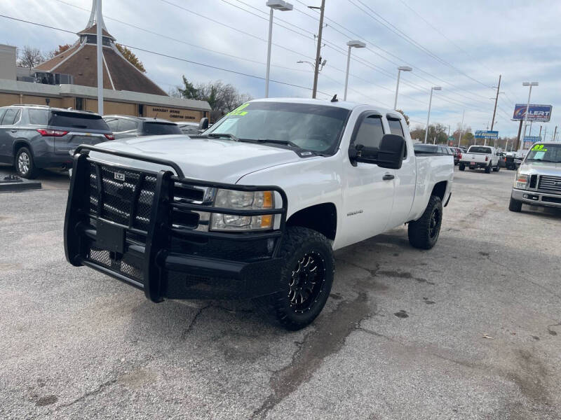 2010 Chevrolet Silverado 2500HD Work Truck photo 2