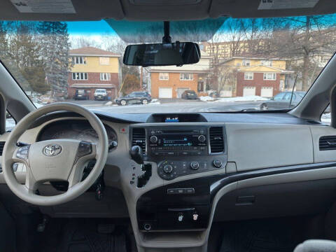 2012 Toyota Sienna