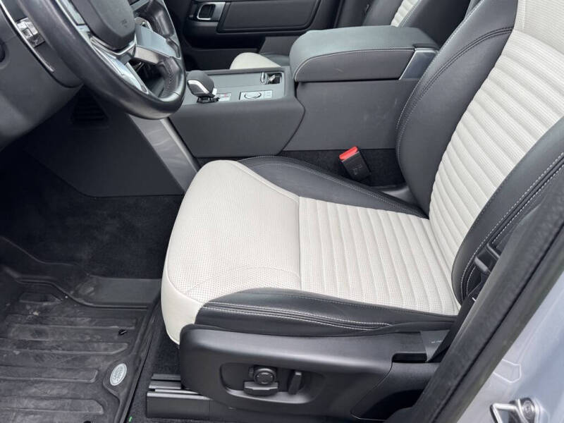 2023 Land Rover Discovery P300 S R-Dynamic