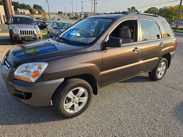 2008 Kia Sportage for sale at QUEENSGATE AUTO SALES in York, PA