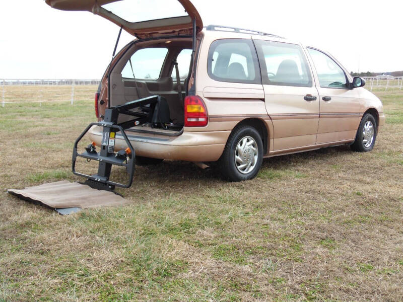 1995 Ford Windstar LX's photo