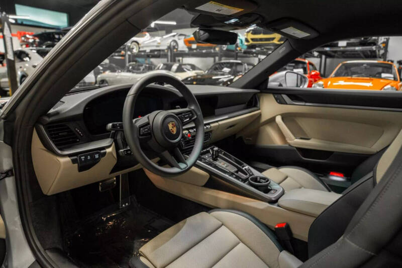 2025 Porsche 911 Carrera