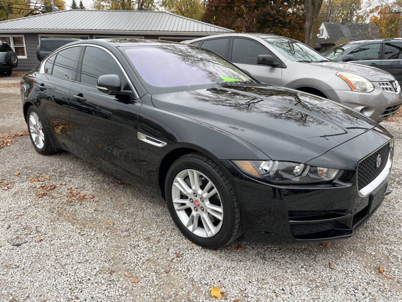 2017 Jaguar XE null photo 2