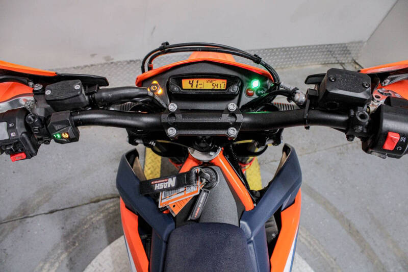 2024 KTM 690 SMC R