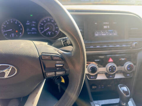 2019 Hyundai Elantra SE