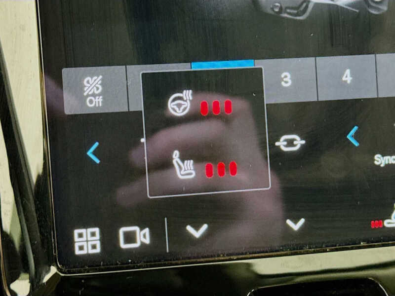 2024 Volvo XC60 B5 Core Dark Theme