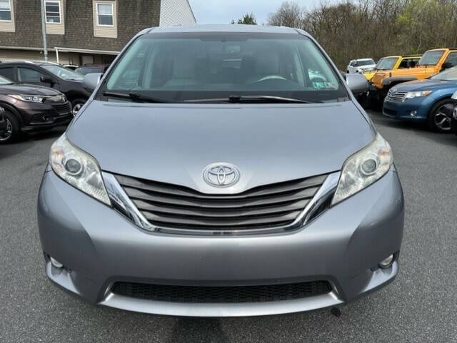 Silver 2013 Toyota Sienna XLE 7-Passenger Auto Access Seat XLE 7-Passenger Auto Access Seat 4dr Mini-Van 2