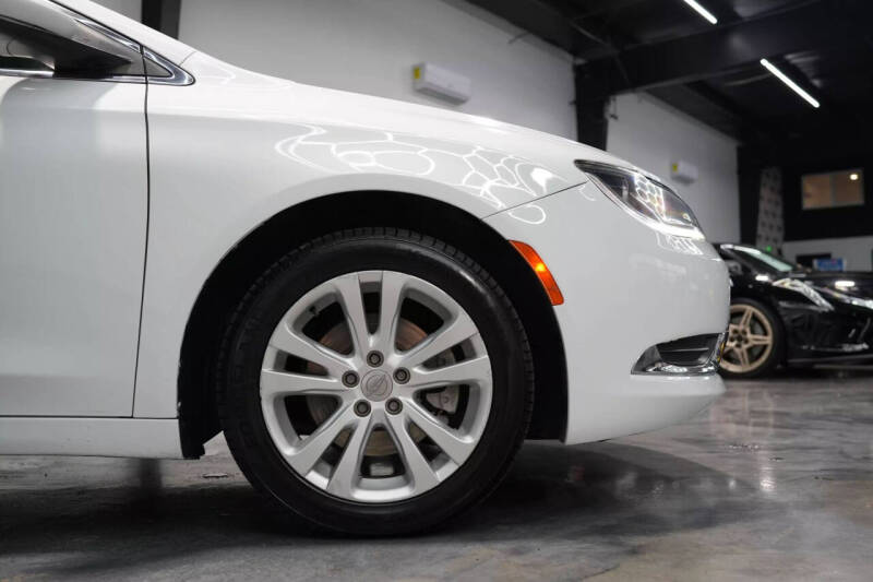 2017 Chrysler 200 Limited Platinum