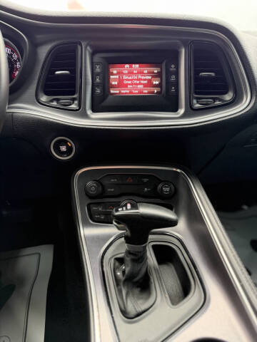 2017 Dodge Challenger SXT