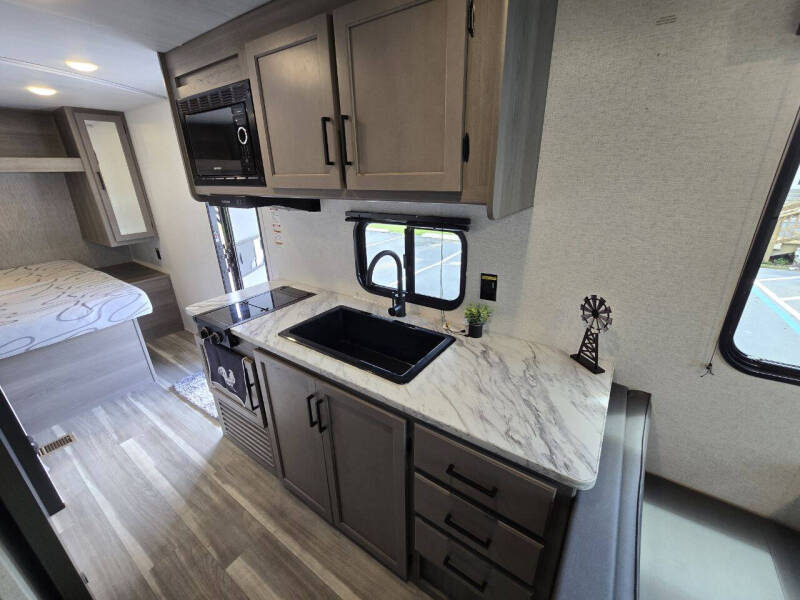 2024 KEYSTONE HIDEOUT 200 RL