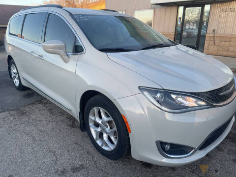2017 Chrysler Pacifica Touring-L