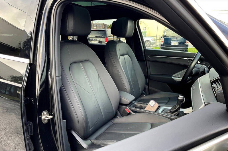 2023 Audi Q3 quattro Premium Plus 40 TFSI