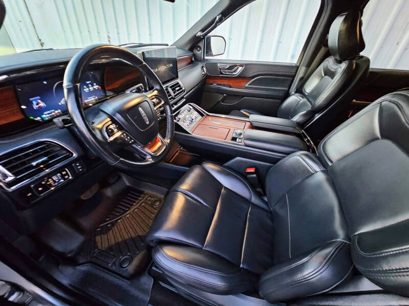2023 Lincoln Navigator Standard