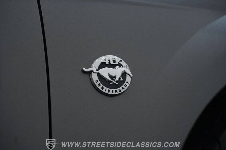 2004 Ford Mustang GT Deluxe