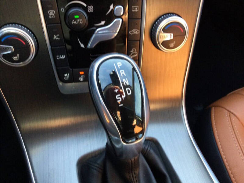 2015 Volvo V60 Cross Country T5