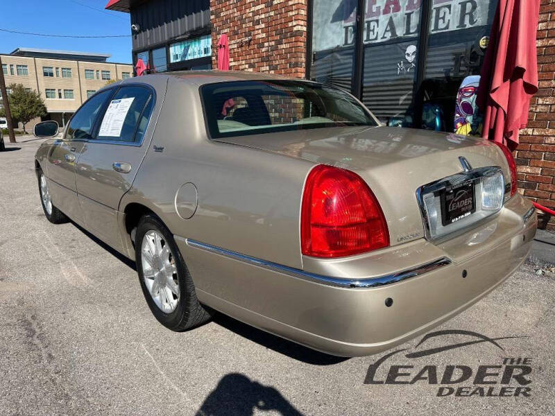 2011 Lincoln Town Car Signature Limited