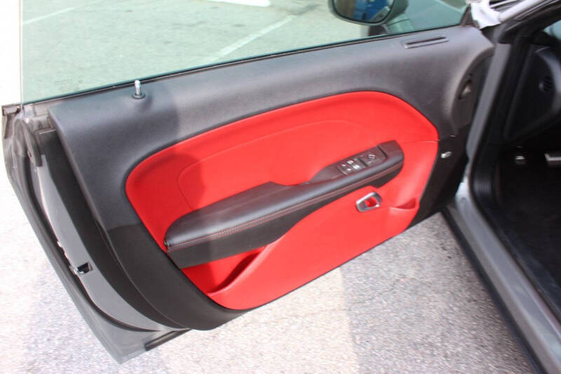 2018 Dodge Challenger SXT Plus