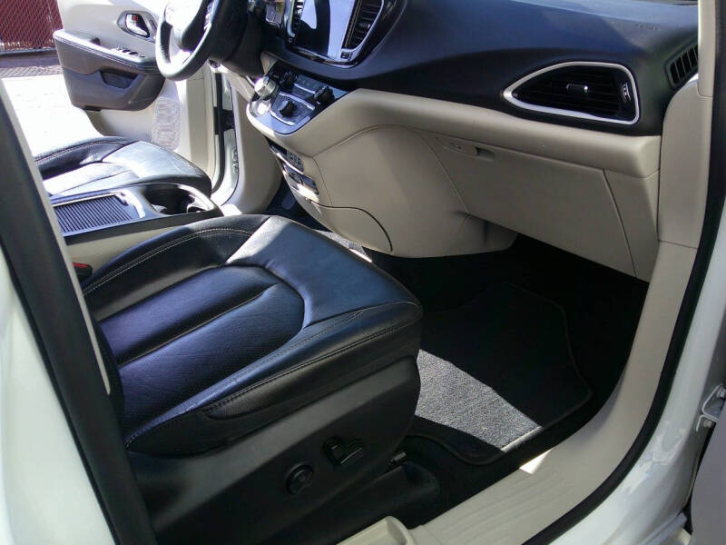 2022 Chrysler Pacifica Touring L