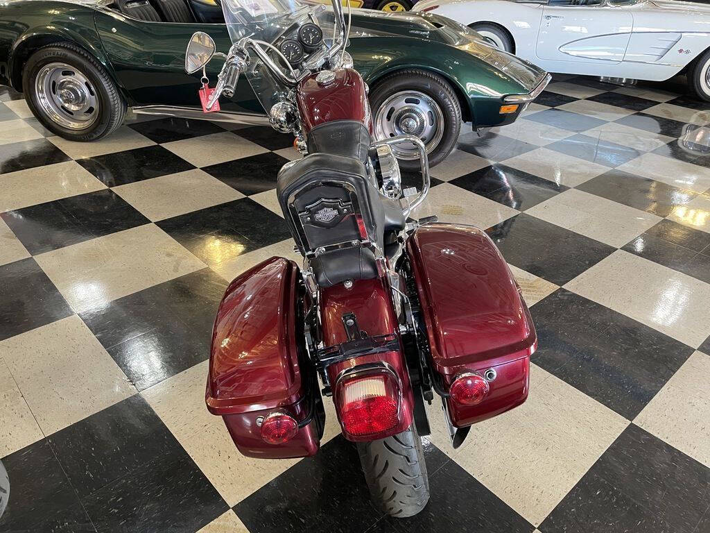 2001 Harley-Davidson® XL883C - Sportster® Custo 9