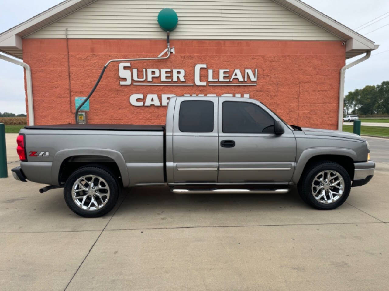 2006 Chevrolet Silverado 1500 for sale at Illinois Auto Wholesalers in Tolono, IL