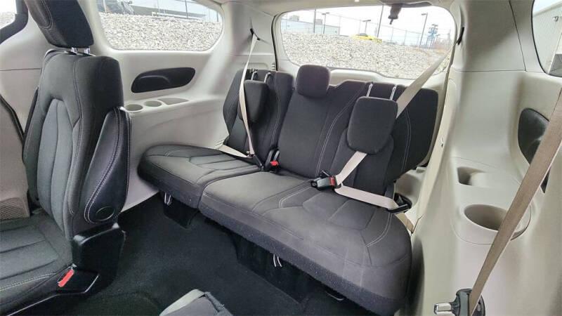 2022 Chrysler Voyager LX