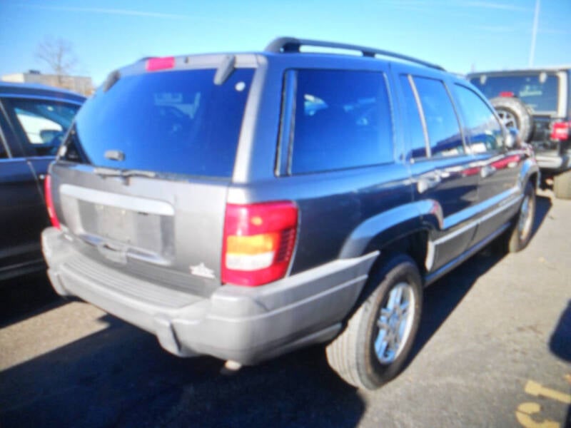 2004 Jeep Grand Cherokee Laredo photo 2