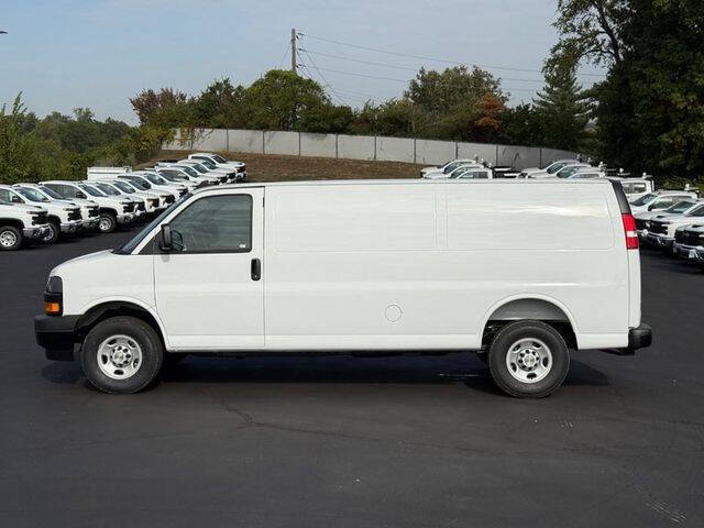 2025 Chevrolet Express 3500