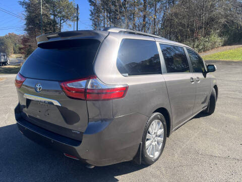 2017 Toyota Sienna Limited Premium 7-Passenger