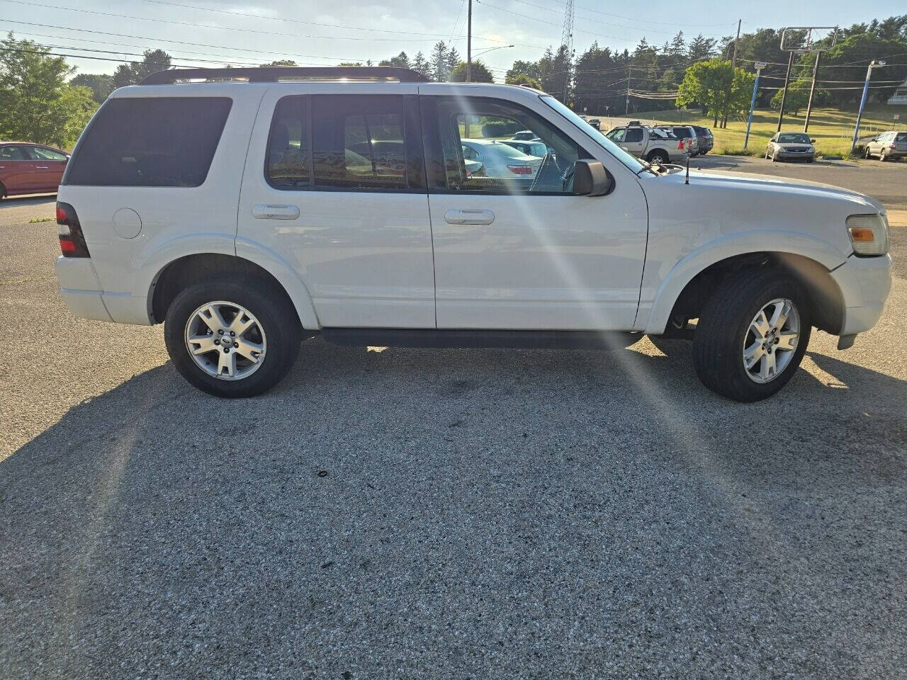 2010 Ford Explorer for sale at QUEENSGATE AUTO SALES in York, PA