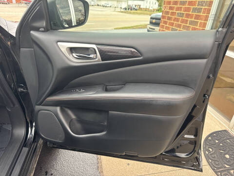 2020 Nissan Pathfinder SV