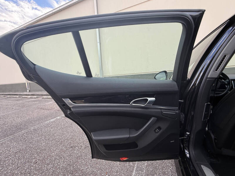 2011 Porsche Panamera 4