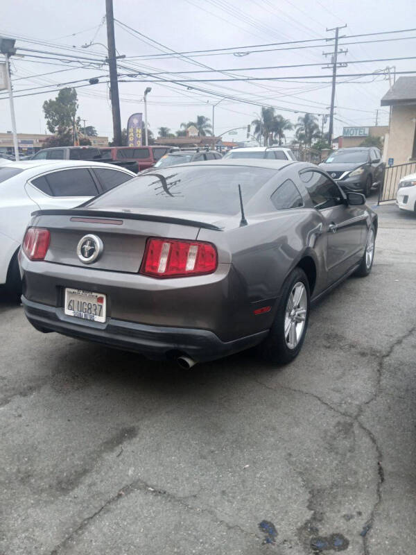 2010 Ford Mustang V6
