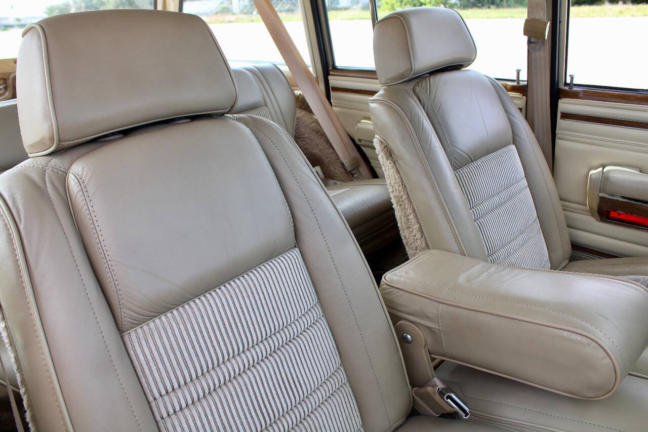 1989 Jeep Grand Wagoneer 69