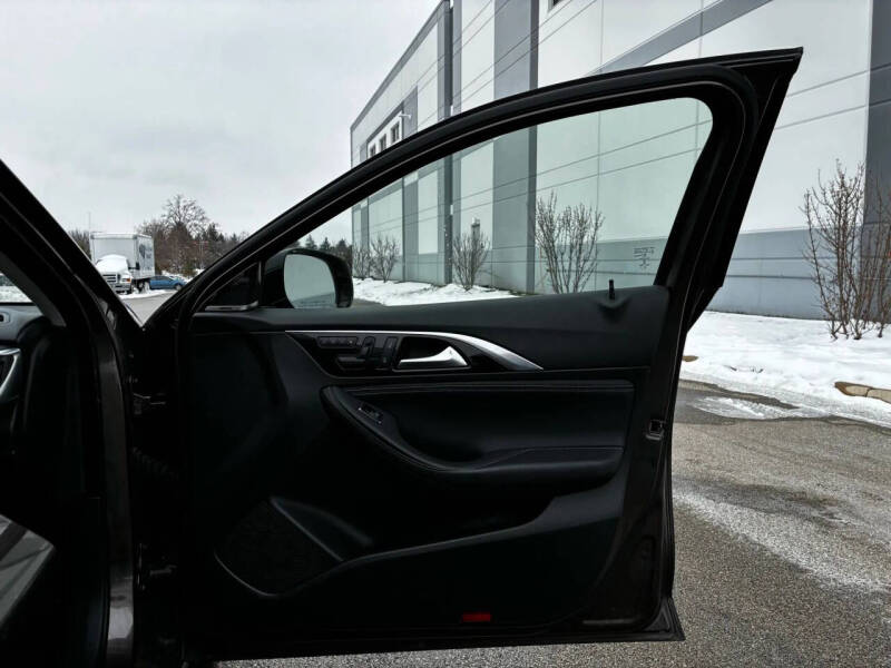 2017 Infiniti QX30 Premium