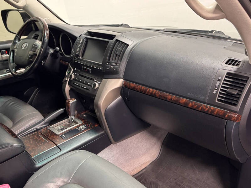 2011 Toyota Land Cruiser