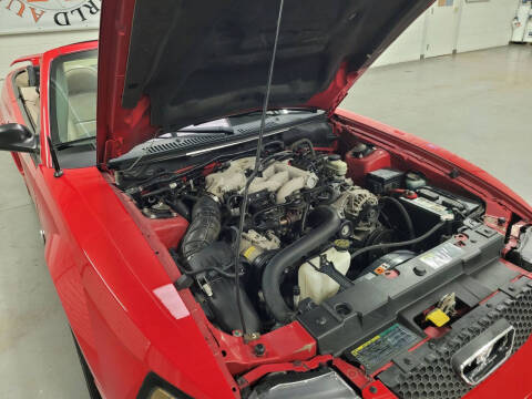 2004 Ford Mustang Deluxe