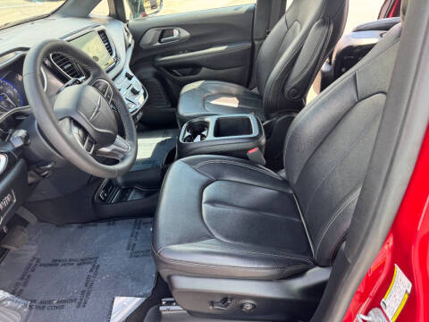 2025 Chrysler Pacifica Select