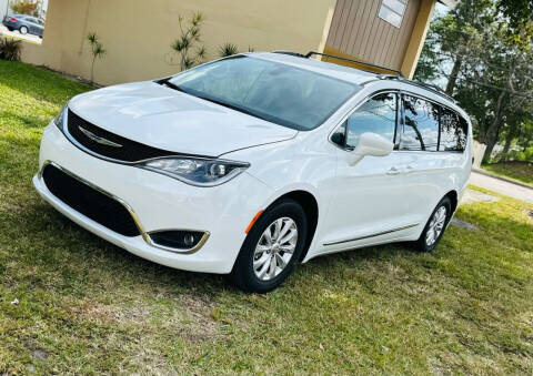 2018 Chrysler Pacifica for sale at Sunshine Auto Sales in Oakland Park FL