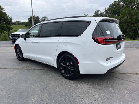 2027 Chrysler Pacifica Limited