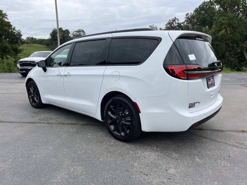 2027 Chrysler Pacifica Limited