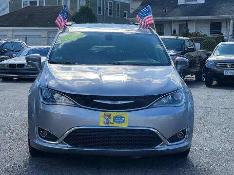 2017 Chrysler Pacifica Touring-L