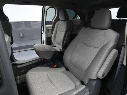 2021 Toyota Sienna LE 8-Passenger