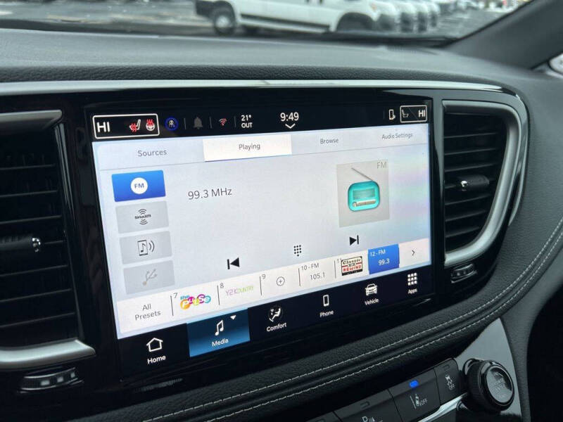 2026 Chrysler Pacifica Select