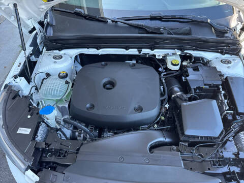 2022 Volvo XC40 T5 Momentum