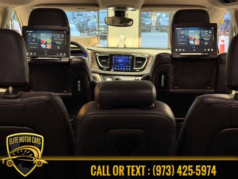 2017 Chrysler Pacifica Touring-L Plus