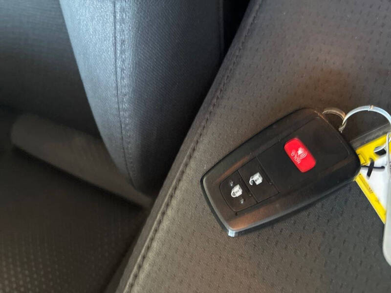 2019 Toyota Prius LE AWD-e