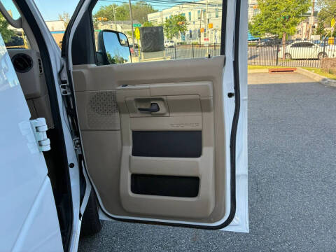 2013 Ford E-Series E-350 SD XLT