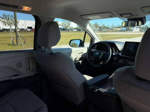 2024 Toyota Sienna LE 8-Passenger