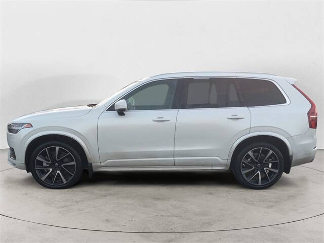 2020 Volvo XC90 T6 Momentum 6-Passenger