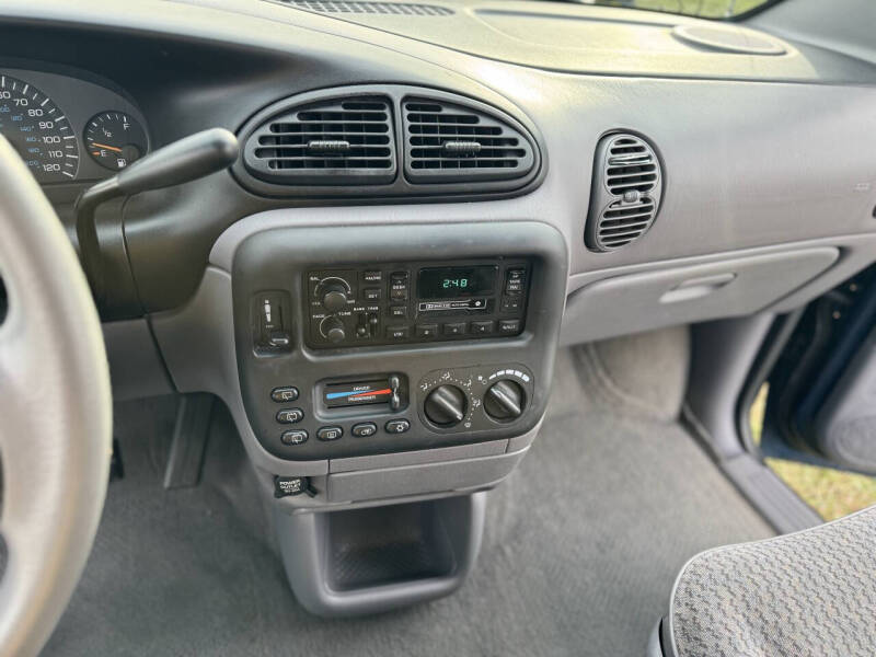 1999 Plymouth Grand Voyager SE